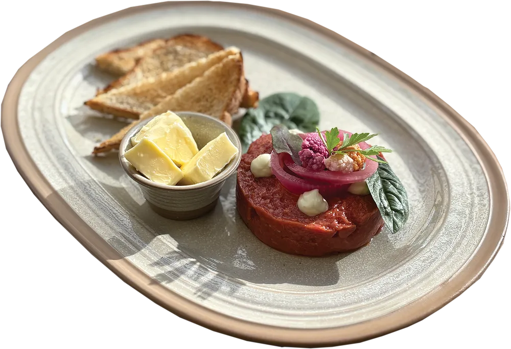 Angus tatár pirítóssal, savanyított zöldségekkel, szarvasgombás majonézzel