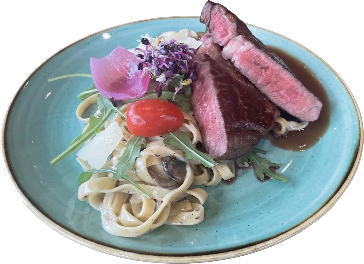 Rib eye steak szarvasgombás tagliatelle tésztával, rukkolával és parmezán sajttal