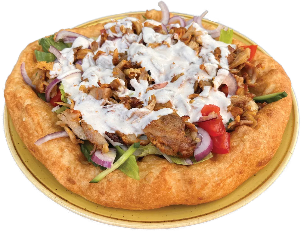 Gyrosos lángos(lángos gyros hússal, friss salátával, fokhagymás joghurtos dresszinggel)